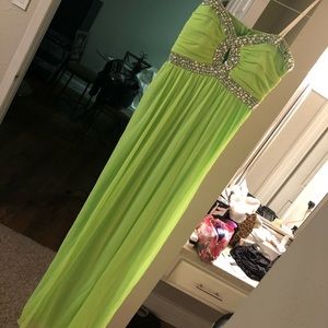 Stunning Lime Green Semi/Formal Grown/Dress